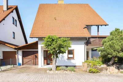 Freistehendes EFH, sehr gepflegter Zustand, Ausbaupotenzial im DG, große Garage in beliebter Wohnlag