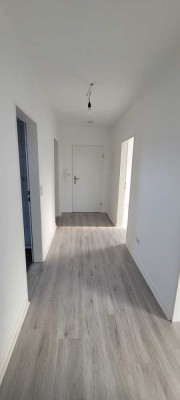 Modernisierte 2-Zi.-Wohnung mit Balkon und neuer EBK -wohnen vor den Toren Frankfurts und des Taunus