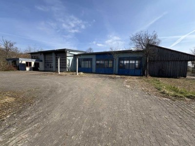 Gewerbegrundstück mit 12.500m² inkl. Haus und zwei Hallen