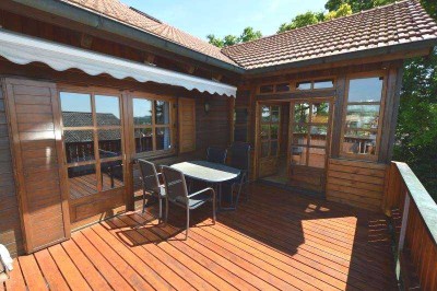 6-Zi.-Holz-EFH mit Südterrasse, Wintergarten, 2 Balkonen u. Blick ins Grüne in  Lappersdorf
