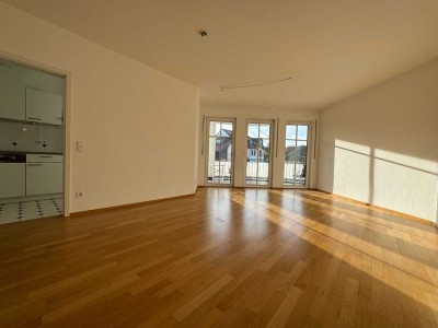 Planegg Zentrum schöne, ruhige, großzüg. 2 Zi. Whg, Parkett, EBK, großer Balkon TG  FREI