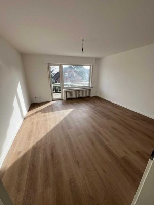 Moderne/Renovierte drei Zimmer Wohnung in Rodenkirchen-Weiß zu vermieten !!!