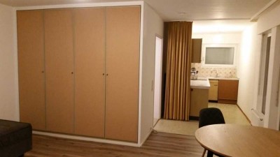Exklusive, vollst. renovierte 1,5-Raum-Souterrain-Wohnung mit geh. Innenausstattung mit Balkon