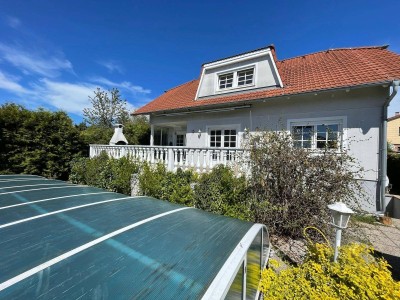Schönes Einfamilienhaus im Landhausstil mit Garten &amp; Pool