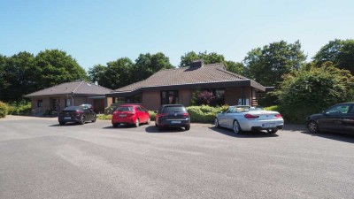 Bungalow in einer schönen, ruhigen Wohnumgebung mit Gewerbeteil im KG (Kosmetikstudio)