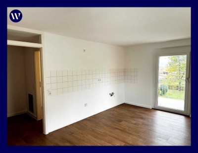 Renovierte 2 Zimmer + Tageslichtbad mit Dusche + neuer Boden + Balkon mit Blick ins Grüne