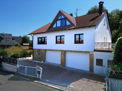 Großzügiges Zweifamilienhaus mit zwei Dachterrassen und großem Grundstück in Bessenbach