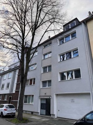 * Zentral & ruhig - gut geschnittene Wohnung mit Duschbad & Balkon, von Küche & WZ aus begehbar *