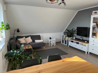 Schöne und neuwertige 3-Zimmer-DG-Wohnung mit Balkon in Wiesent