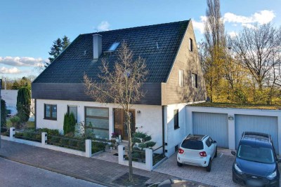 Neu im Bieterverfahren. Großzügiges Familiendomizil im Grünen.
Mit zusätzlicher Nutzfläche.