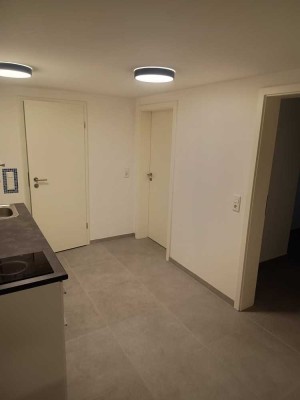 sanierte 2-Zimmer Souterrain Wohnung; WG-geeignet! Ab sofort verfügbar!