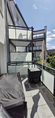 Stilvolle modernisierte 2,5-Zimmer-Altbauwohnung mit Balkon und Garten in zentraler Lage von Hamburg