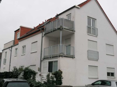 Perfekt geschnitte, helle 3 Zimmer Wohnung mit großem Balkon, großem Kellerraum und Parkplatz