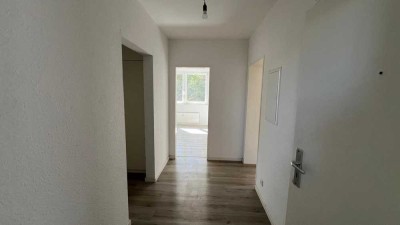 **Helle 4-Zimmer Wohnung mit Balkon und tollem Ausblick**