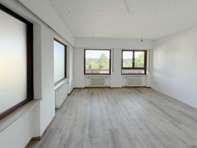 WG-Neugründung: WG-Zimmer in großzügiger 6er WG - Zwei Küchen, drei Bäder, zwei Garagen und Terrasse