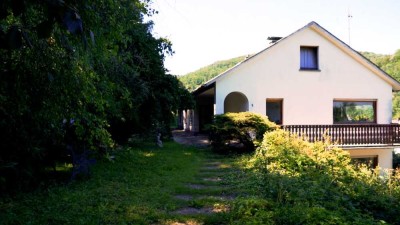 Idyllisches Anwesen in Wallau: Vielseitige Nutzungsmöglichkeiten auf 1934 Quadratmetern