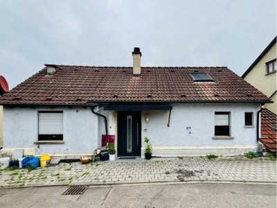 Sanierungsbedürftiges Haus mit viel Potenzial - Ein- oder Zweifamilienhaus möglich!