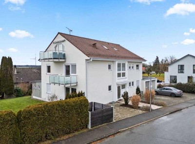 Modernisierte Wohnung mit einem Zimmer sowie Balkon und EBK in Warthausen