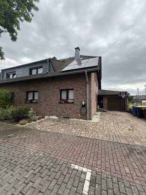 Doppelhaushälfte mit Einliegerwohnung in Elsdorf