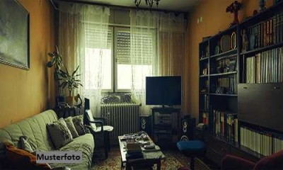 2-Zimmer-Altbau-Wohnung und Balkon