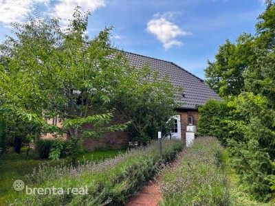 Privates Einfamilienhaus mit Bungalow und Seezugang