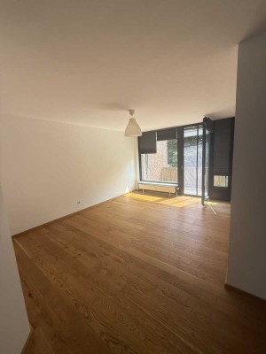 Moderne 3-Zimmer Wohnung mit Einbauküch, Balkon und Blick ins Grüne in Düsseldorf-Wersten