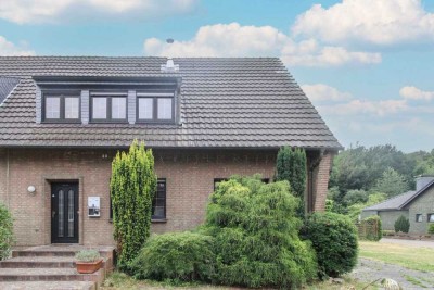 Für Macher und Kreative: Zweifamilienhaus in ruhiger Wohnlage
