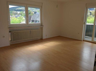 Helle Wohung in zentraler Lage - mit Waldanbindung + Balkon - Provisionsfrei