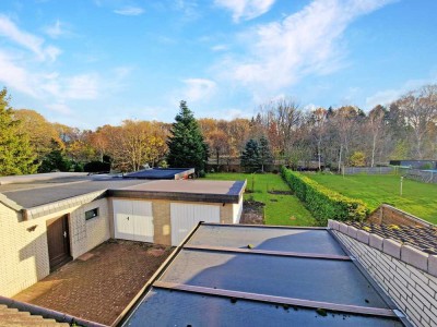 gepflegtes und modernisiertes Wohnhaus mit Garagen und einem schönem Grundstück