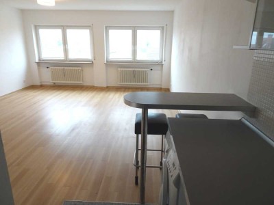 Sehr helle moderne 1 Zimmerwohnung mit Einbauküche und Waschtrockner