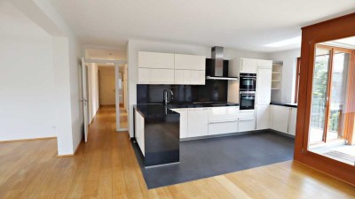 Moderne 5 Zimmerwohnung mit EBK, 2 Loggien, 2 Bädern in D-Derendorf