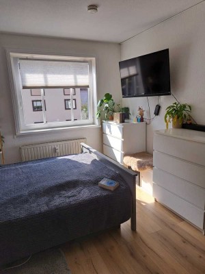 Wir haben Ihr Zuhause!   Zentral gelegen, gepflegte  1-Zimmer Wohnung im 1.OG!