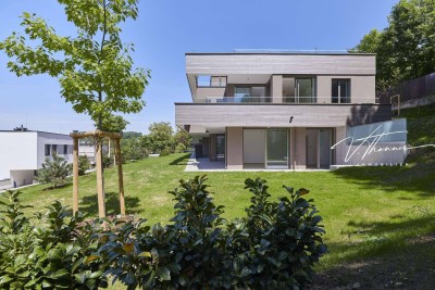 Modernes Familienwohnen: 4-Zimmer-Neubau mit privatem Garten.