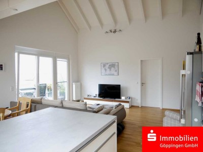 GP-Manzen: Moderne 3-Zimmer-DG -Wohnung, Balkon, Aufzug