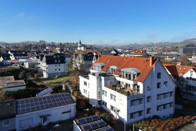 Großzügige Maisonette - Wohnung mit Dachterrasse und Balkon