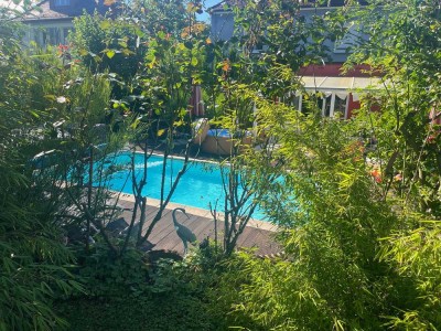 *Provisionsfrei* Stilvolle Stadtvilla mit Einliegerwohnung, Pool & mediterranem Flair