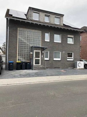 Moderne 3,5 Zimmer-Wohnung für Erstbezug nach Kernsanierung – Zentrale Lage mit Dachterrasse