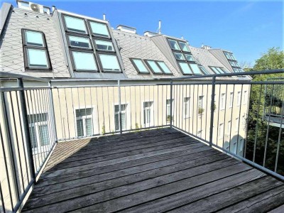 WASAGASSE, sonniges 92 m2 Dachgeschoß mit 6 m2 Balkon, 3 Zimmer, Wohnküche, 2 Bäder, Parketten, Fernblick