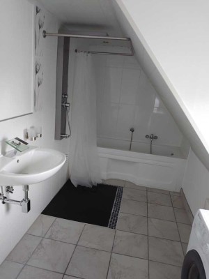 Modernisierte 3-Zimmer-Wohnung mit Balkon und Einbauküche in Schallodenbach