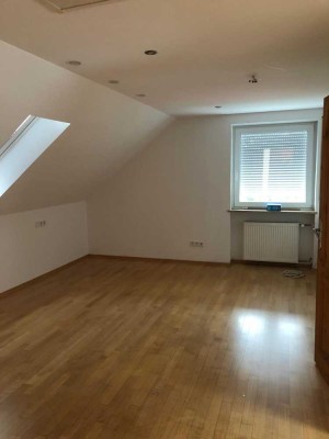 Attraktive und familiäre 3-Zimmer-Dachgeschosswohnung in Neumarkt in der Oberpfalz