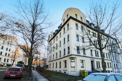 *Vermietete* 2-Zi.-Wohnung im Dachgeschoss mit Balkon eines denkmalgeschützten Mehrfamilienhauses