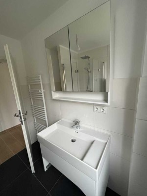 2 Zimmer Erdgeschoßwohnung mit großer Küche, EG mit Garten, Garage und Waschküche