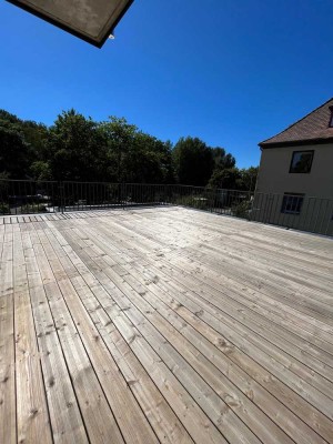 Exklusive, kernsanierte 4-Zimmer-Wohnung mit großer Dachterrasse in ruhiger Lage in Selb