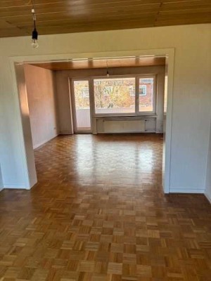 sehr gut aufgeteilt, schöner Balkon mit Weitblick, Boden + Kellerraum........