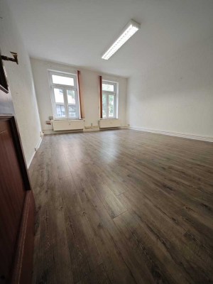 2-Zimmer Erdgeschosswohnung in Gera Zentrum mit Einbauküche und Gäste WC