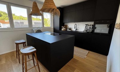 Familiengerechte 4,5 Zimmer-Maisonette mit Balkon/ Dachterrasse, EBK , 2 Bäder -  Energiebedarf A+