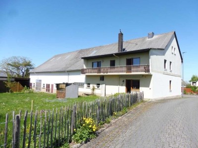 Herrschaftlich Wohnen und Platz für Beine, Pfoten, Hufe und mehr