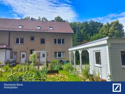 Charmantes DHH mit Einliegerwohnung in idyllischer grüner Lage