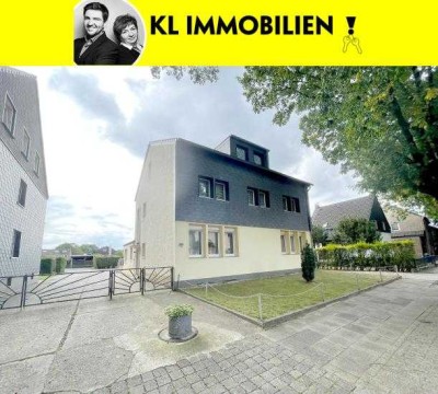 Gemütliche Dachgeschosswohnung mit Einbauküche in einem Dreifamilienhaus.