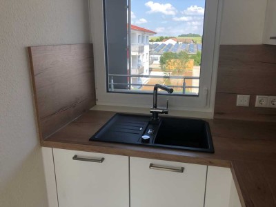 Schöne, helle 3-Zimme-Wohnung mit gehobener Innenausstattung mit Balkon und Einbauküche in Göggingen